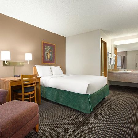 Travelodge By Wyndham Wellington Exterior photo