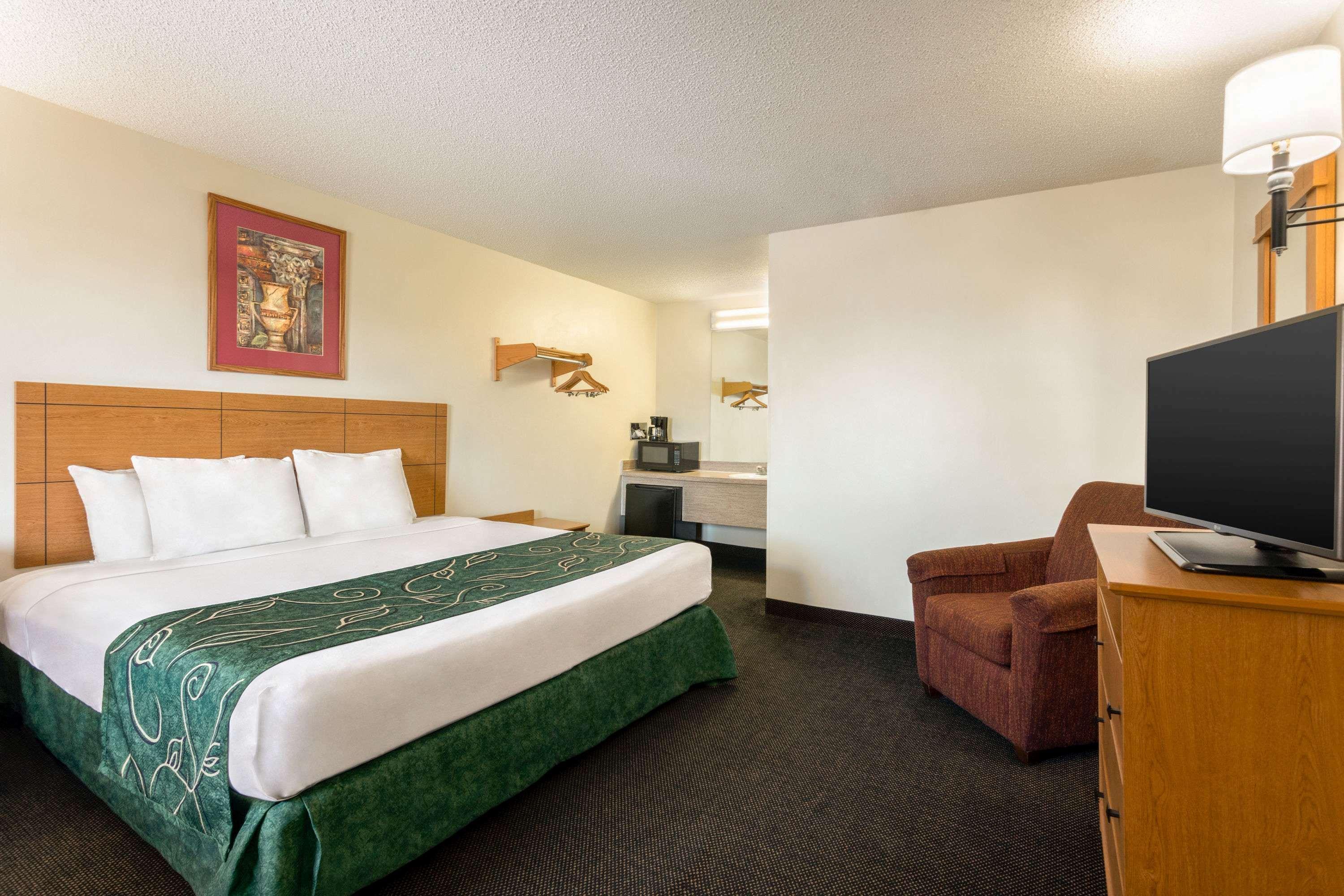 Travelodge By Wyndham Wellington Exterior photo