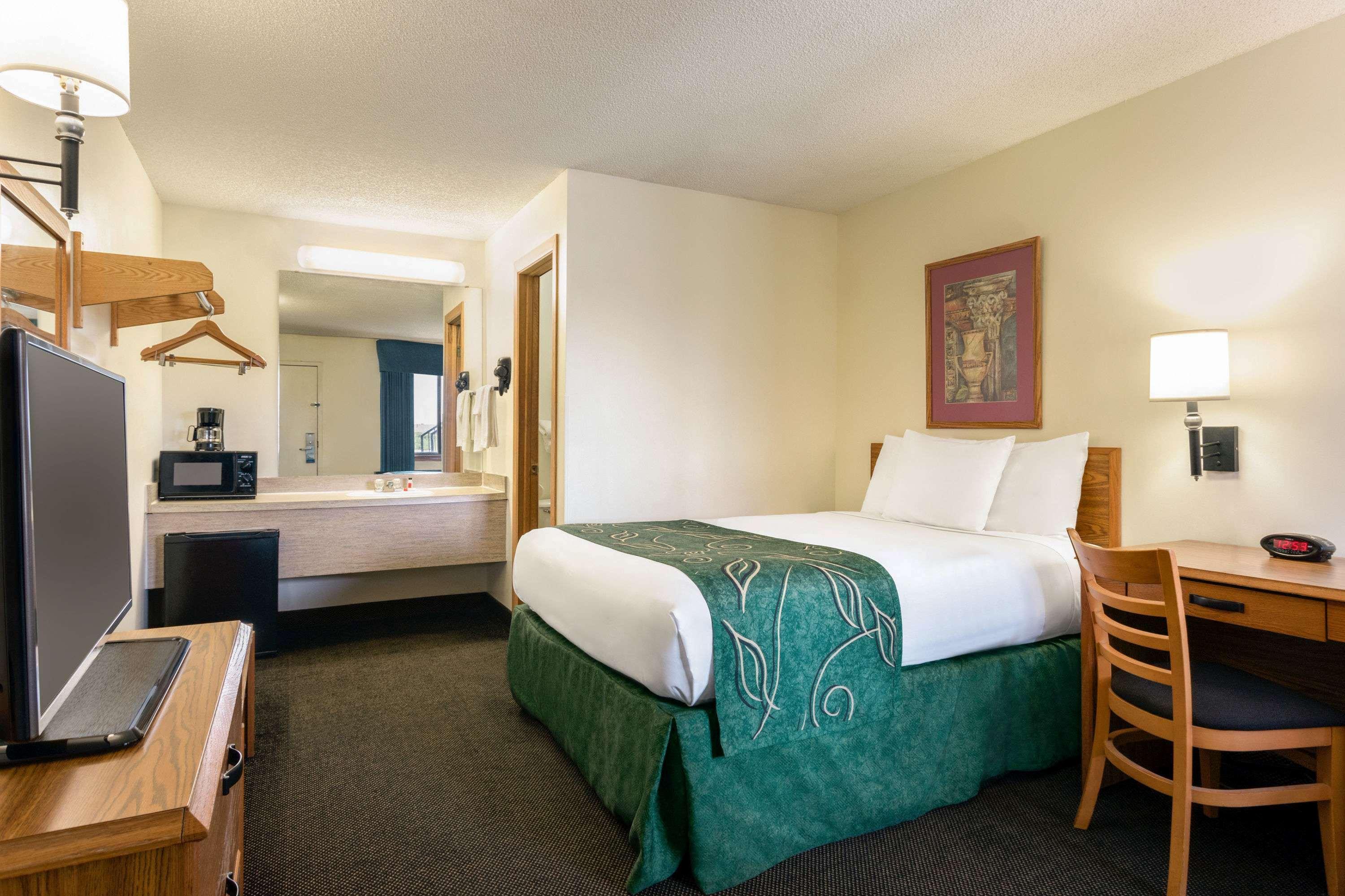 Travelodge By Wyndham Wellington Exterior photo